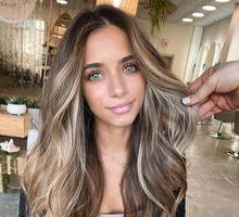 Modne kolory włosów na jesień: bronde