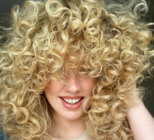 Idealny kosmetyk do włosów kręconych. Cantu Aktywator to hit na Instagramie!