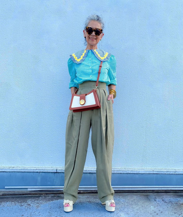 Bluzka z kołnierzem XXL - modny detal na jesień i zimę 2020-2021