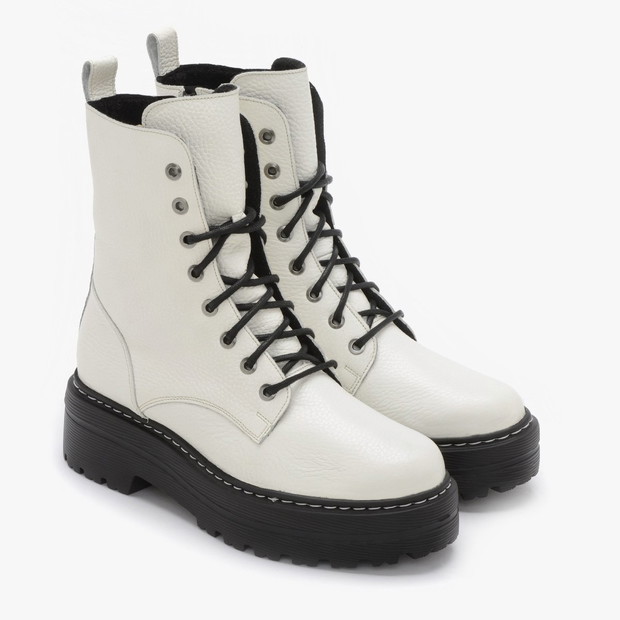 Moda na zimę - Julia Wieniawa i dziewczęce trapery z polskiej sieciówki