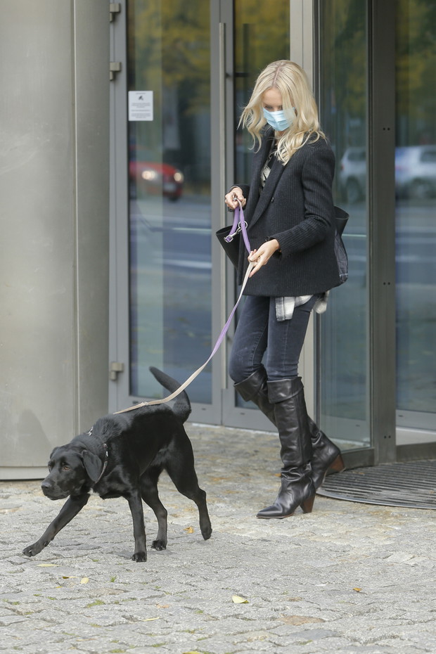 Modne kozaki na zimę - Agnieszka Woźniak-Starak w butach w stylu vintage