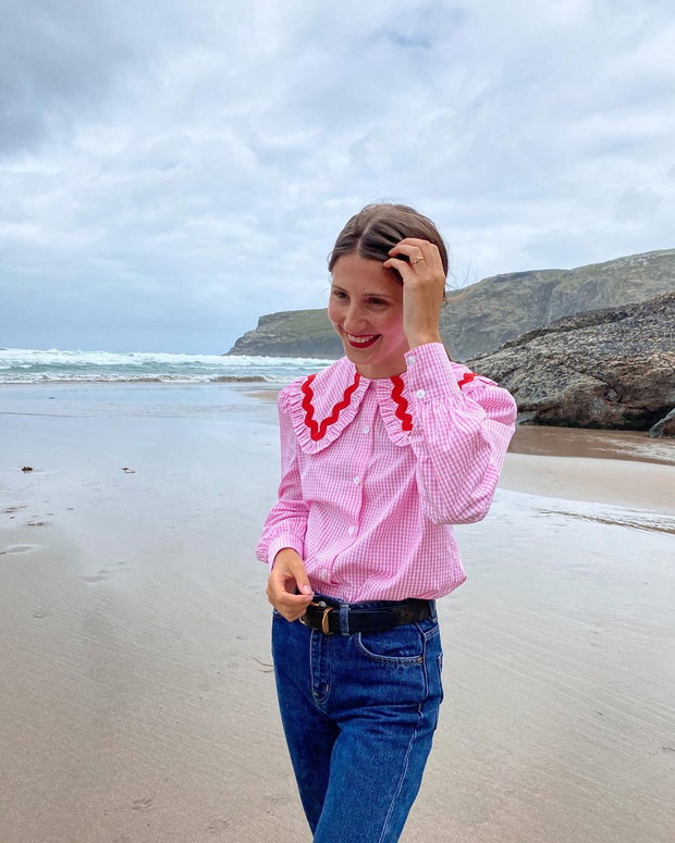 Najmodniejszy trend sezonu na Instagramie - bluzka z kołnierzykiem w stylu vintage a