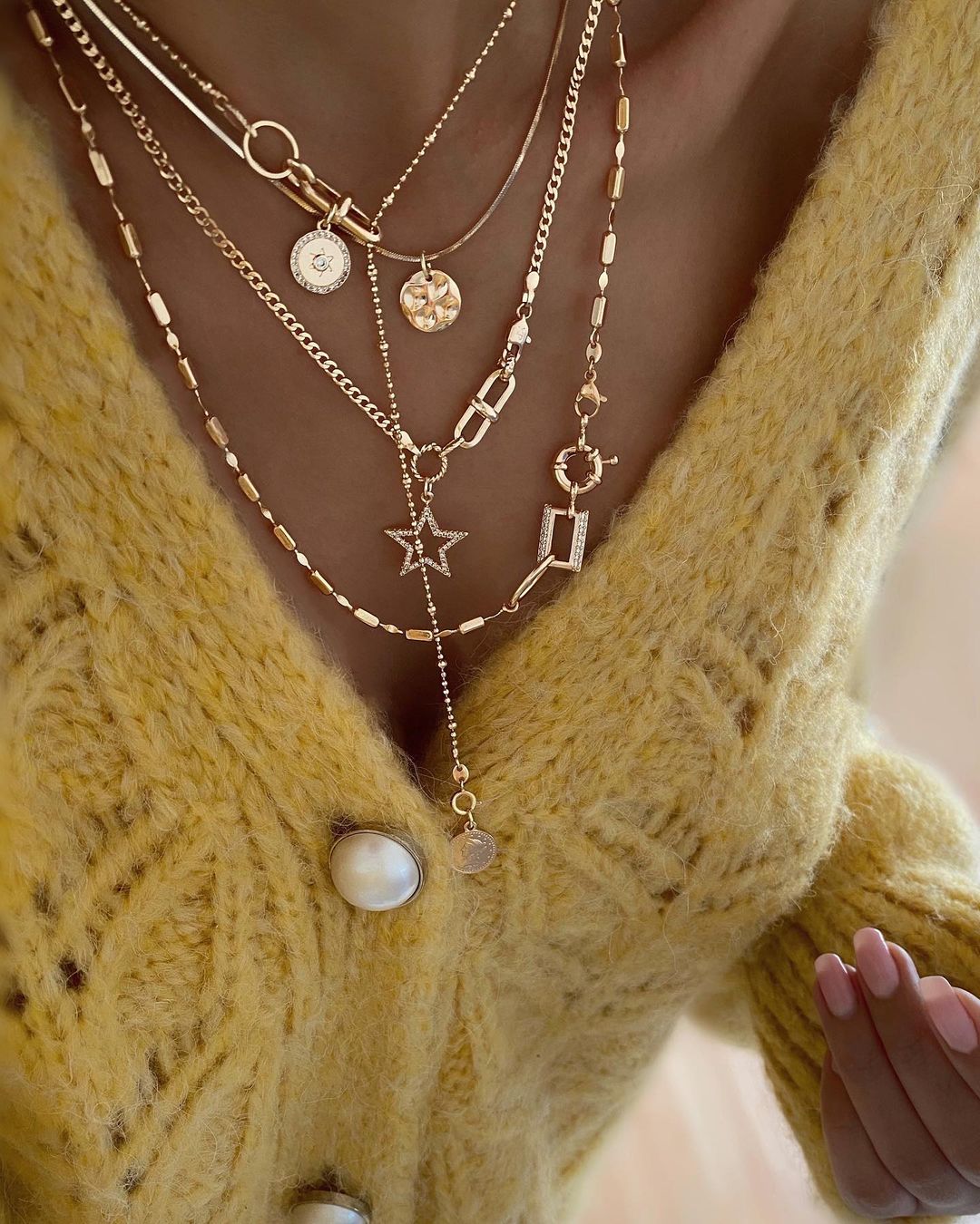 Naszyjniki jak je nosić na co dzień?