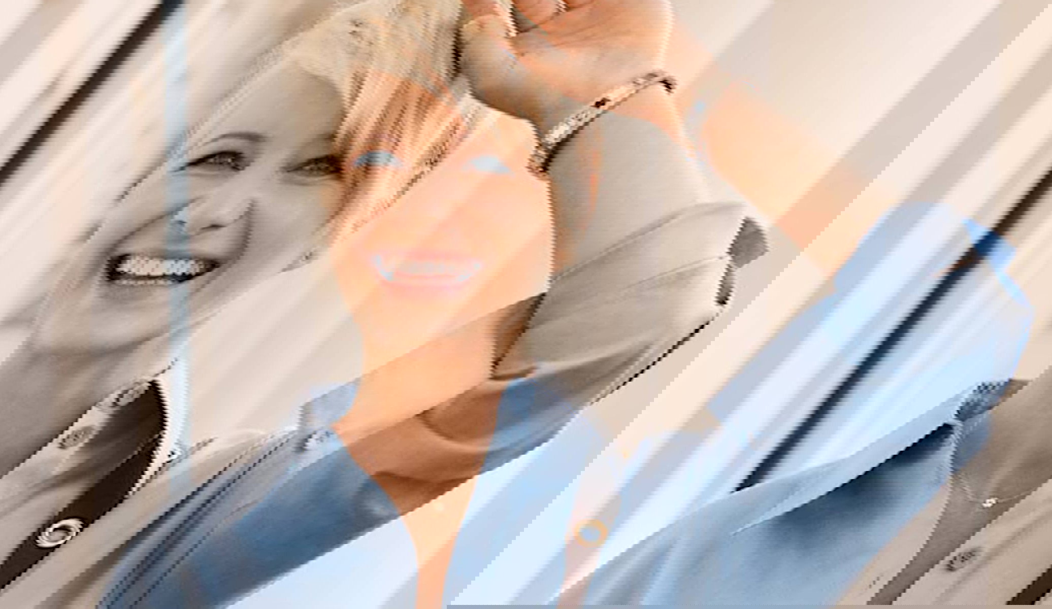 MOda na jesień 2020: Małgorzata Kożuchowska cała w królewskich błękitach