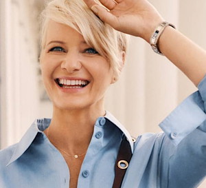 MOda na jesień 2020: Małgorzata Kożuchowska cała w królewskich błękitach