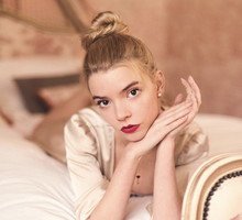 Co w kosmetyczce ma Anya Taylor-Joy?