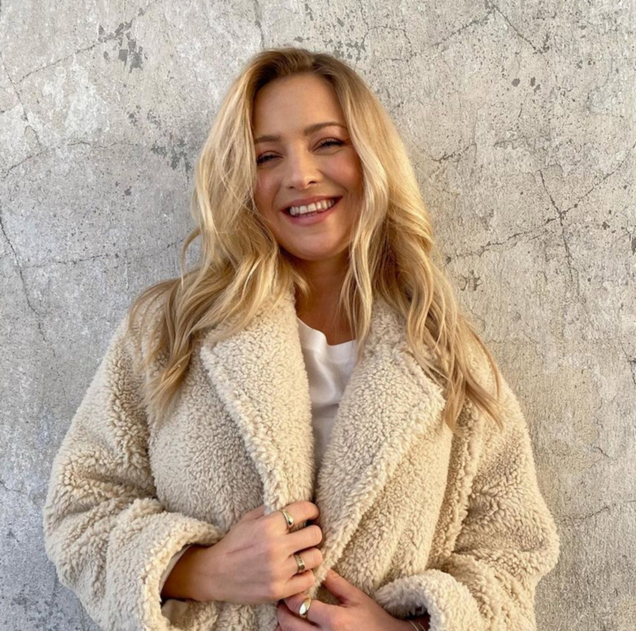 Modny płaszcz na zimę 2020/2021 - misiowy płaszcz Basi Kurdej-Szatan