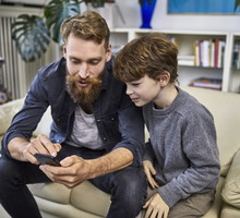 Aplikacja Pismo Święte, czyli Biblia na telefon coraz popularniejsza. Co warto wiedzieć o tej aplikacji?