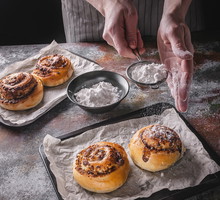 Szwedzkie bułeczki cynamonowe - zdradzamy sekret puszystego ciasta!