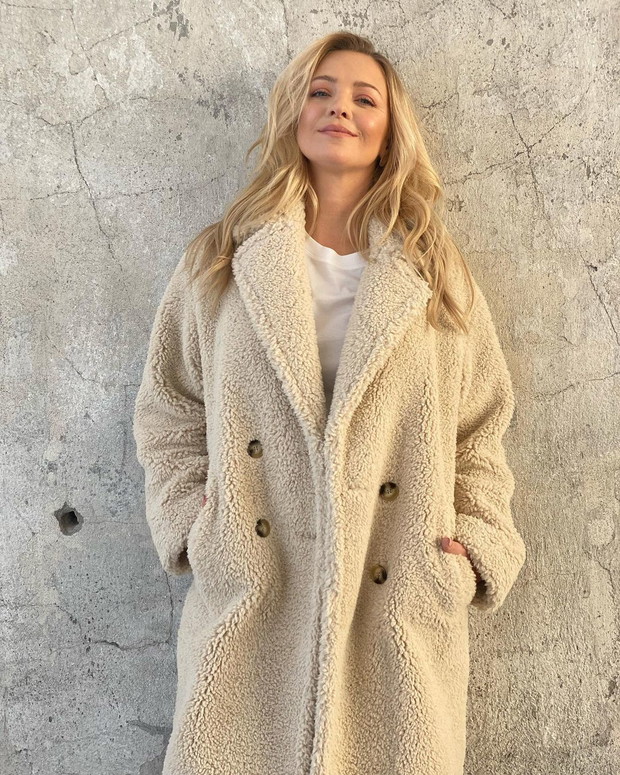 Modny płaszcz na zimę 2020/2021 - misiowy płaszcz Basi Kurdej-Szatan