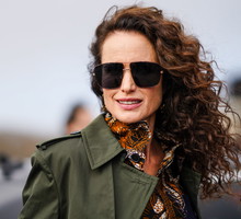 Andie MacDowell pokazała swoje siwe włosy. "Wyglądasz oszałamiająco" - piszą zachwycone fanki