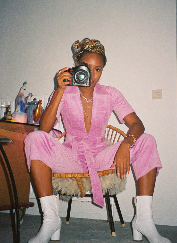 „Jej obraz, jej historia”. & Other Stories świętuje Dzień Kobiet serią ośmiu autoportretów