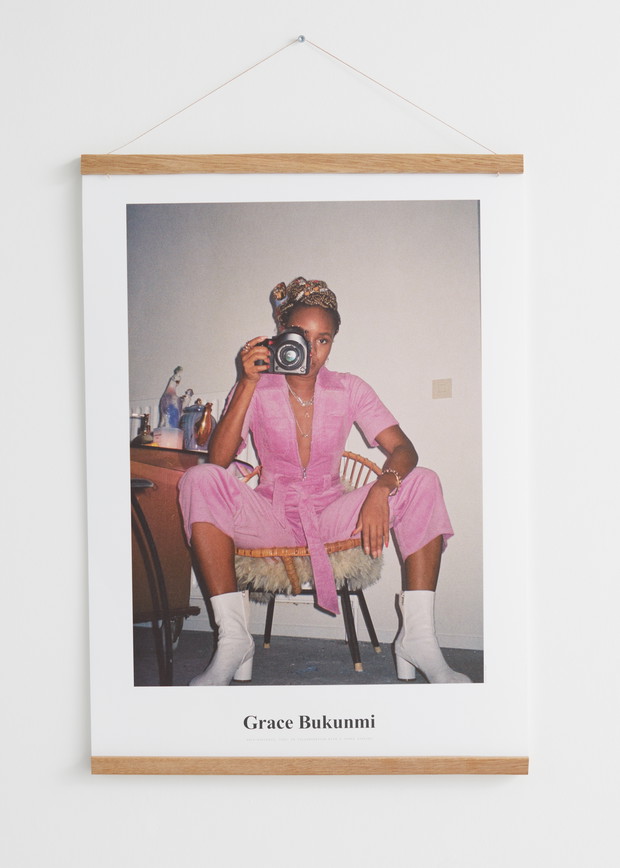 „Jej obraz, jej historia”. & Other Stories świętuje Dzień Kobiet serią ośmiu autoportretów