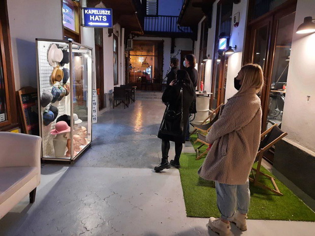 Kolejki przed sklepem pani Marii Lipki