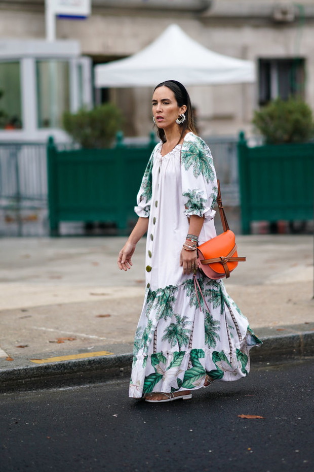 Sukienka z hiszpańskim dekoltem na wiosnę 2020