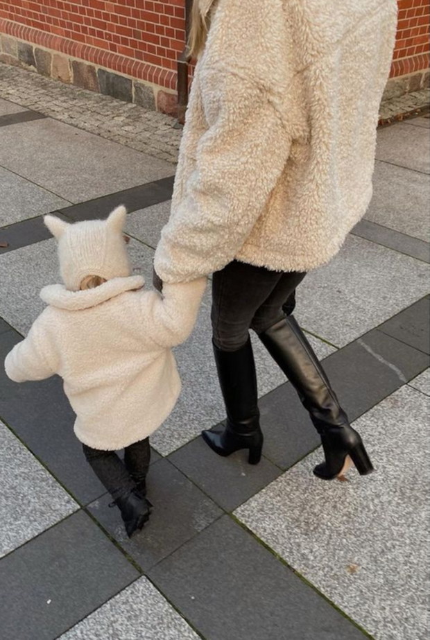 Zimowe stylizacje. Kasia Tusk w kurtce typu MIŚZimowe stylizacje. Kasia Tusk i jej córeczka w kurtkach typu MIŚ