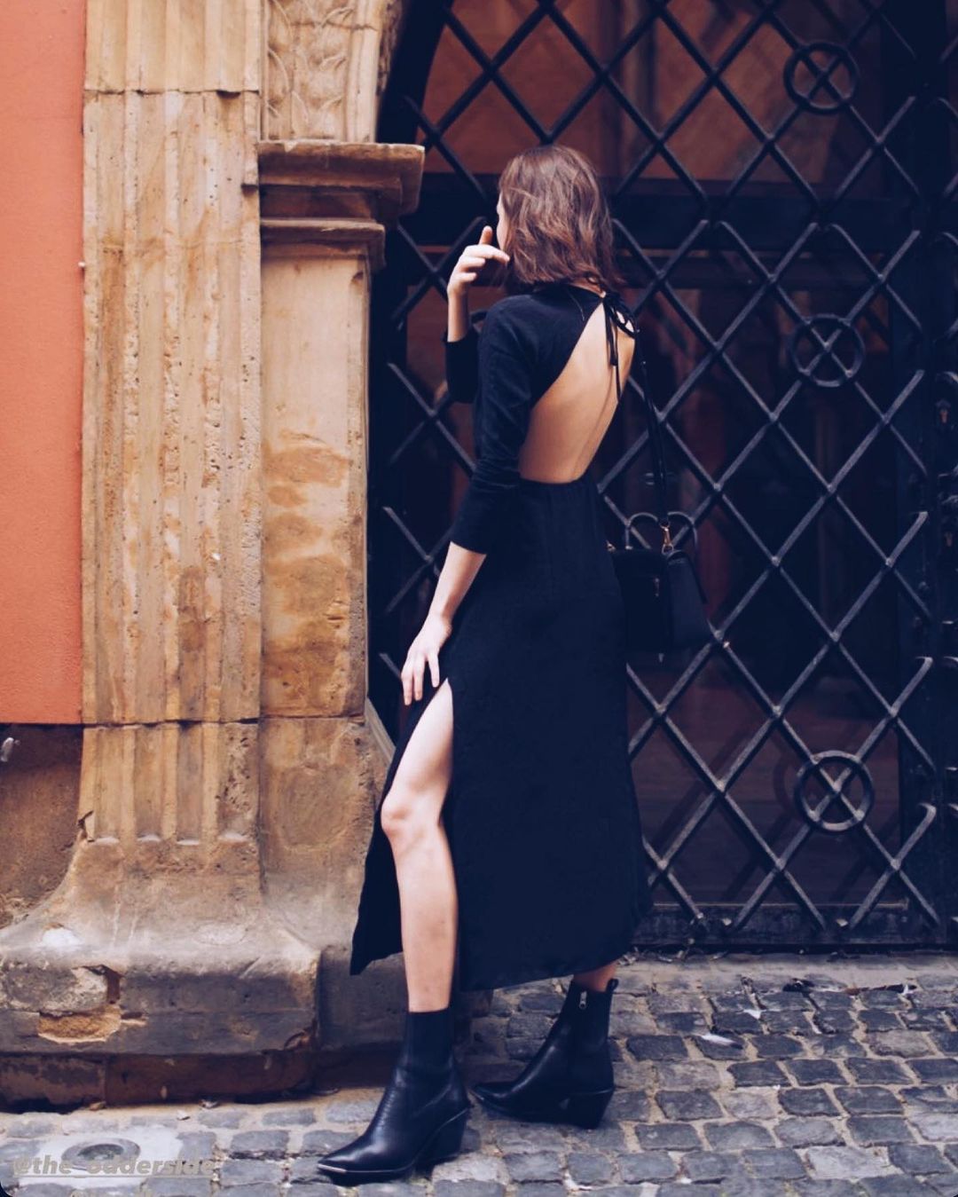 Sukienki z dekoltem na plecach