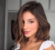 Estela Newbold i jej wydłużony bob w kształcie litery A