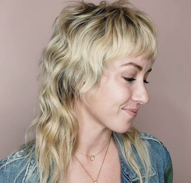 Modne fryzury na 2021: modern mullet