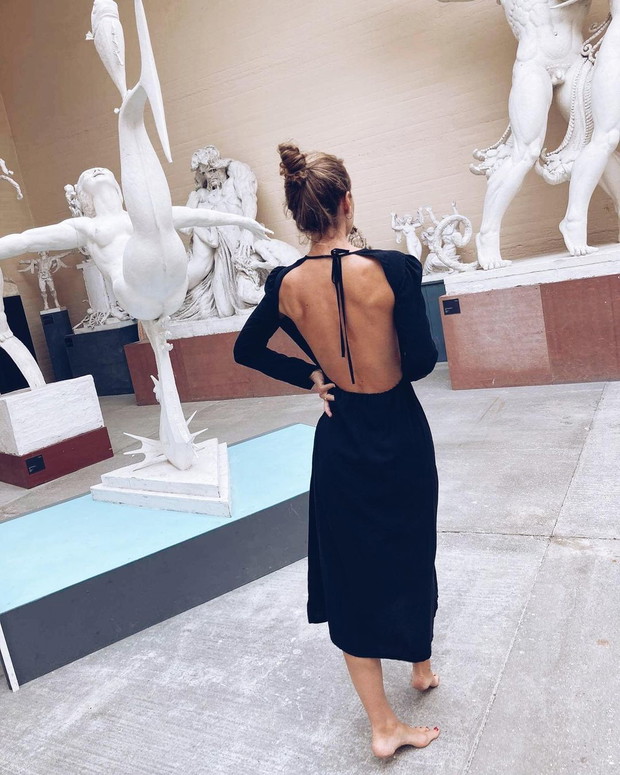 Sukienki z dekoltem na plecach