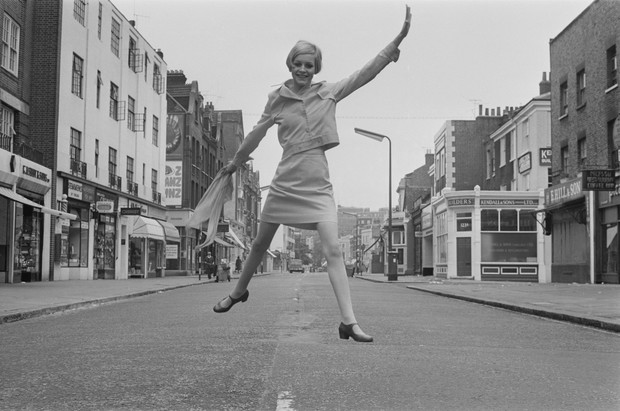 Twiggy - bogini lat 60. - wraca na okładkę Vogue