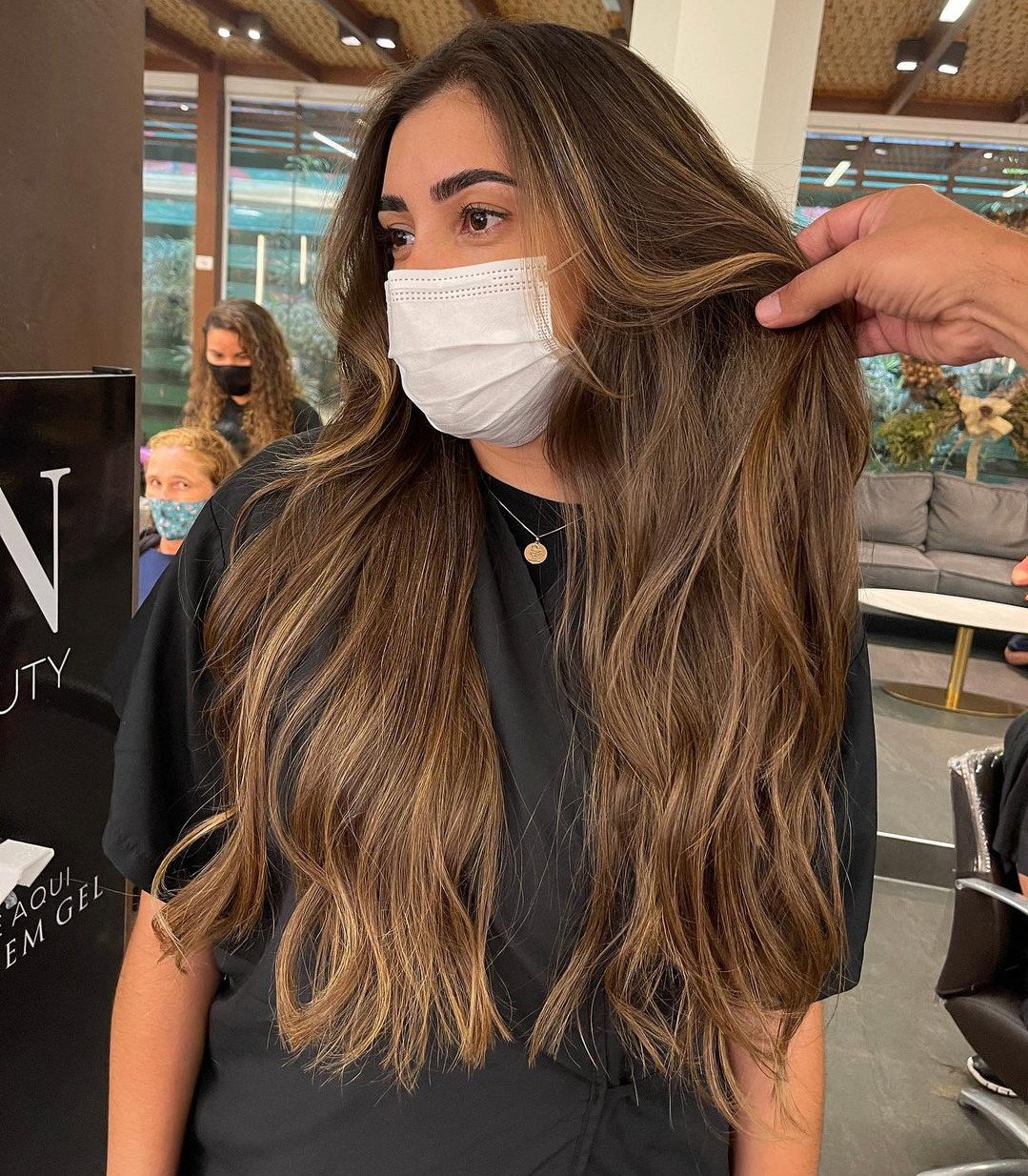 Maska humektantowa to najlepszy przyjaciel dla Twoich włosów. Jak ją stosować, by osiągnąć olśniewający efekt