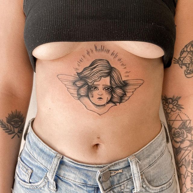 Modne tatuaże 2021: tatuaż z aniołem dla niej i dla niego