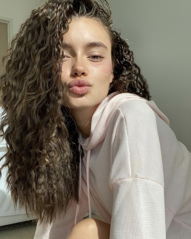 MODNE FRYZURY 2021: Trwała ondulacja z lat 80. powraca!