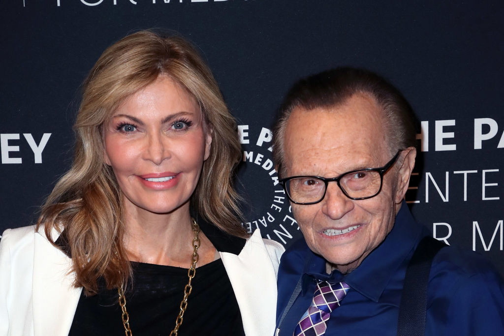 Larry King nie żyje. Dziennikarz chorował na koronawirusa. Miał siedem żon, a ostatnio pożegnał dwójkę dzieci
