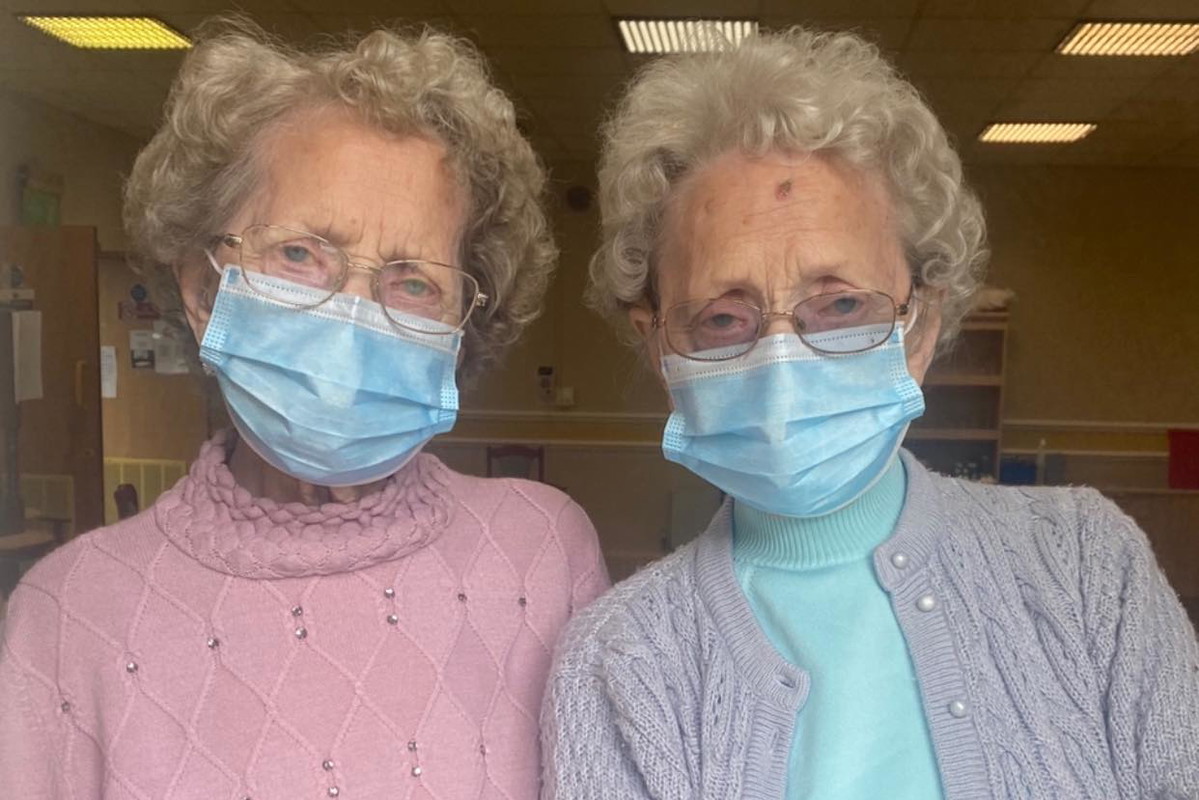 Najstarsze brytyjskie bliźniaczki: 96-letnie Doris Hobday i Lilian Cox