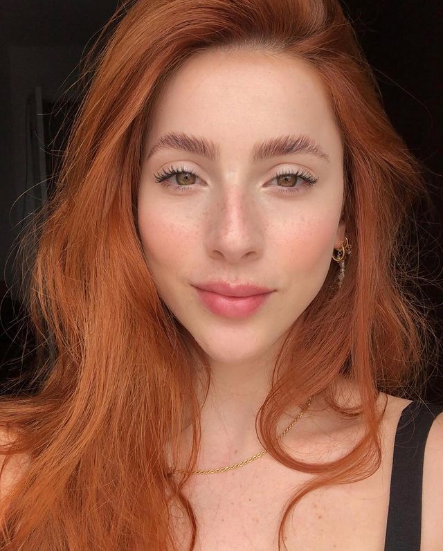 Paryskie trendy w koloryzacji włosów na rok 2021: Ogniste czerwienie