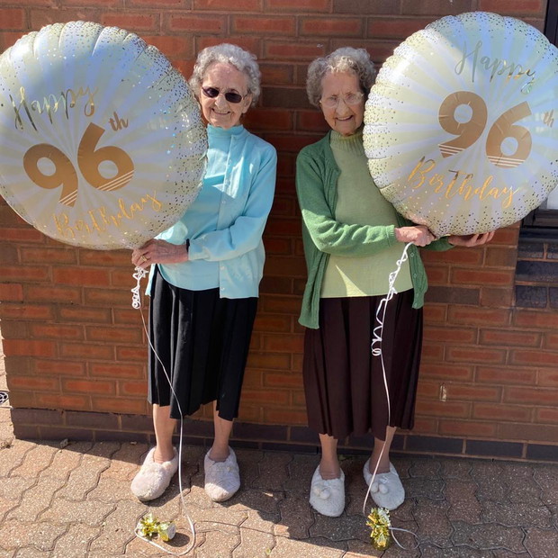 Najstarsze brytyjskie bliźniaczki: 96-letnie Doris Hobday i Lilian Cox