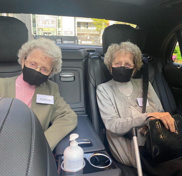 Najstarsze brytyjskie bliźniaczki: 96-letnie Doris Hobday i Lilian Cox