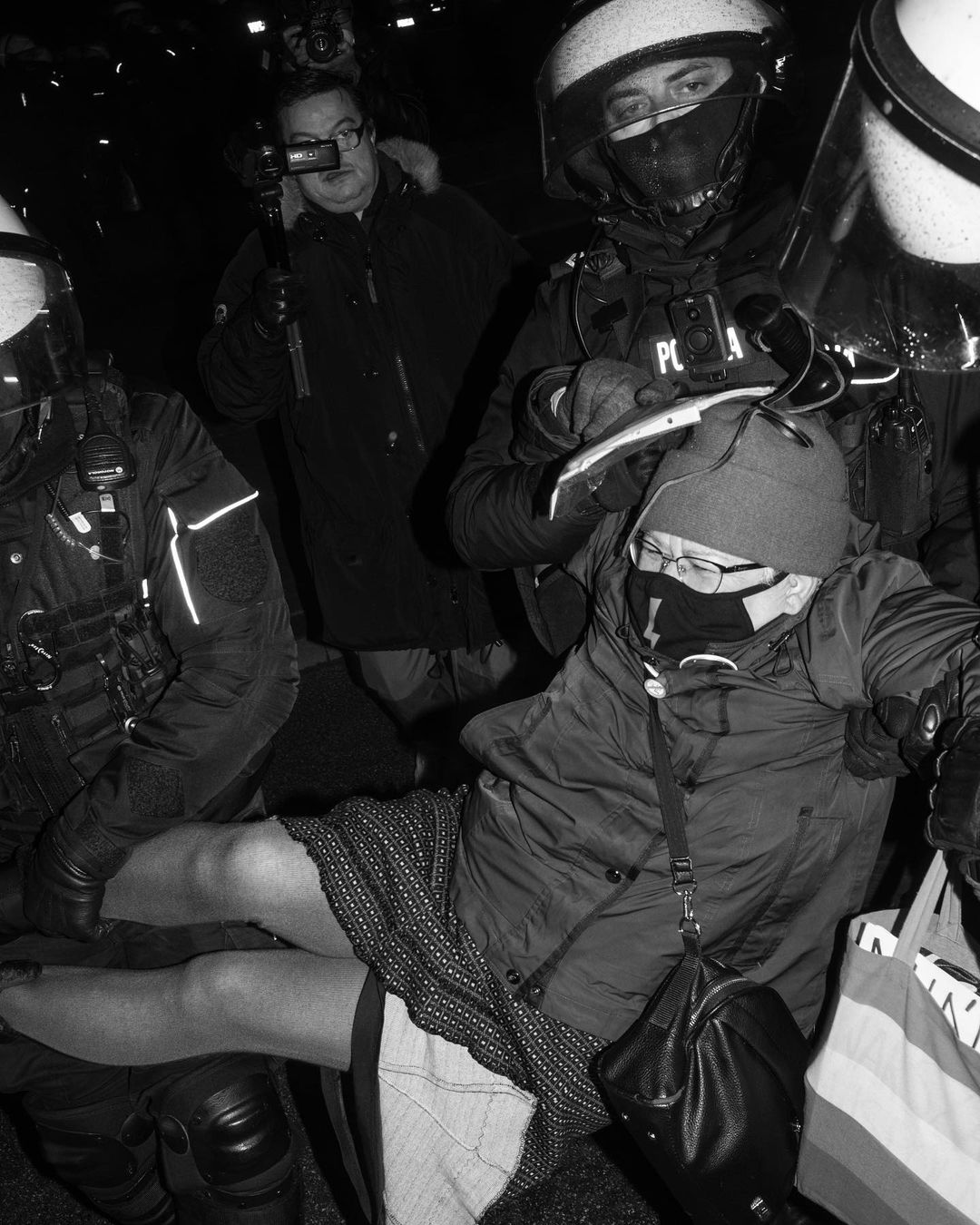 Babcia Kasia relacjonuje szokującą noc na strajku