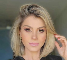 Modne fryzury 2021: Angled bob w stylu Victorii Beckham