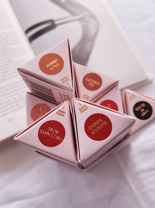 Kosmetyki Julii Wieniawy JUSEE - test maskary i pomadki do ust