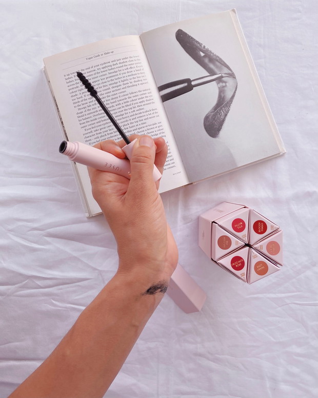 Kosmetyki Julii Wieniawy JUSEE - test maskary i pomadki do ust