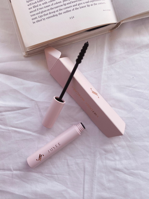 Kosmetyki Julii Wieniawy JUSEE - test maskary i pomadki do ust