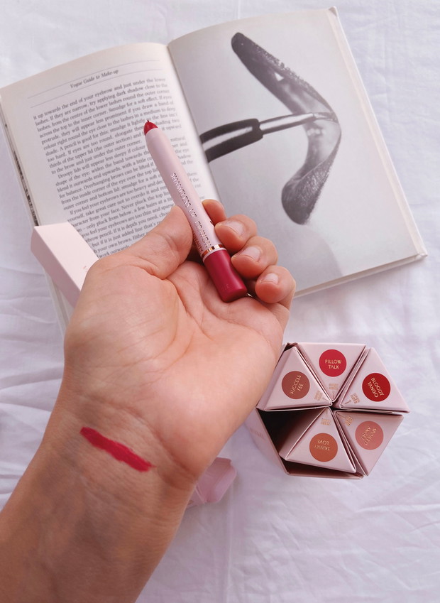 Kosmetyki Julii Wieniawy JUSEE - test maskary i pomadki do ust