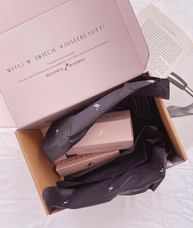 Kosmetyki Julii Wieniawy JUSEE - test maskary i pomadki do ust