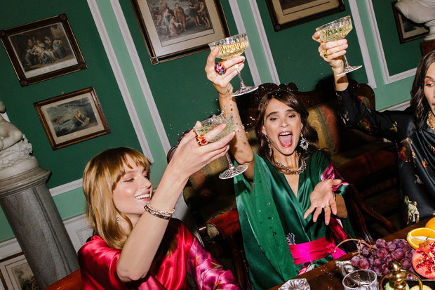 Te polskie marki tworzą piękne piżamy, szlafroki i kimona: YDUNN