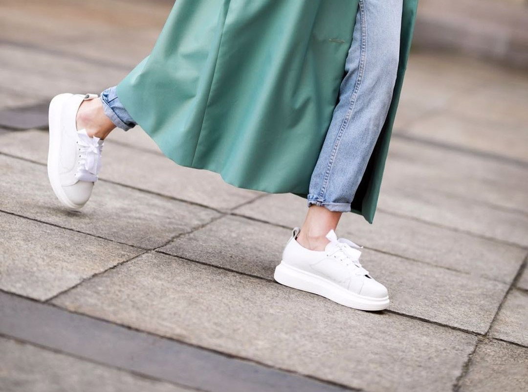 sneakersy na wiosnę