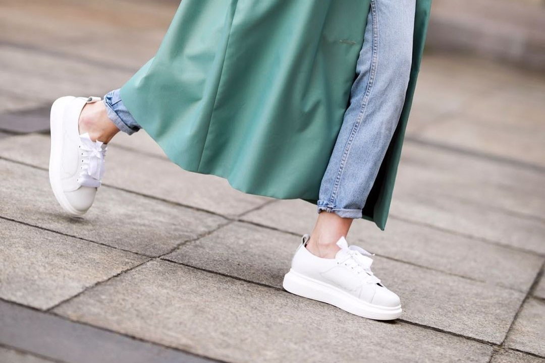 sneakersy na wiosnę
