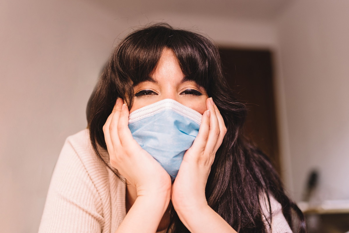 Lekki makijaż pod maseczkę