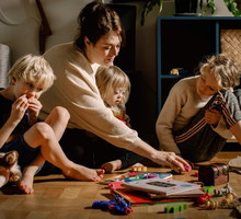 Badania wykazały, ile godzin pracuje potencjalna matka - to dokładnie 2,5 etatu