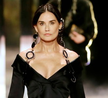 Demi Moore zdradza, co stało się na pokazie Fendi z jej twarzą