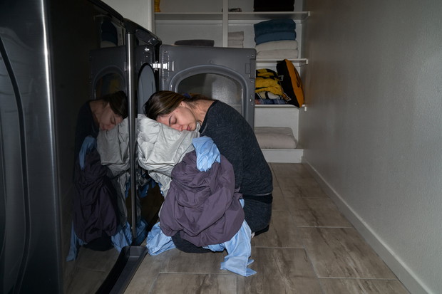 Co w dobie pandemii znaczy być matką. Te zdjęcia pokazują całą prawdę