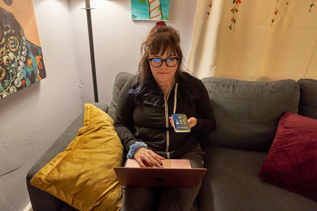 Co w dobie pandemii znaczy być matką. Te zdjęcia pokazują całą prawdę