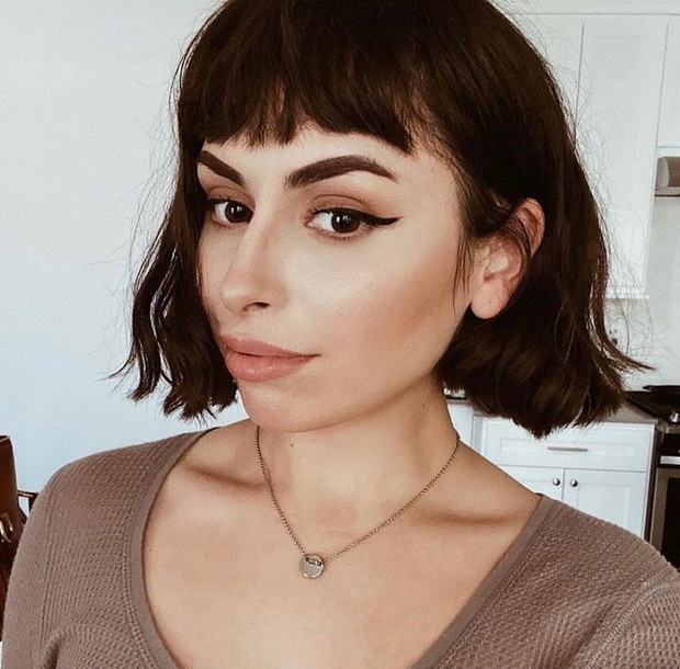 Modne fryzury 2021: grunge bob