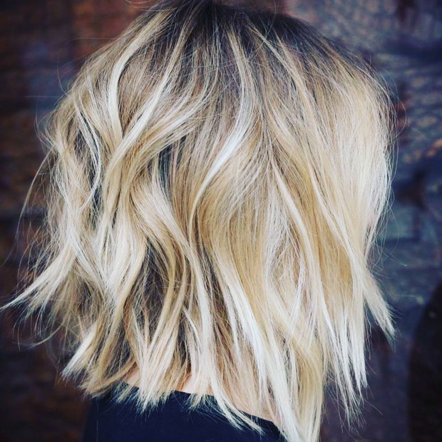 Modne fryzury 2021: grunge bob